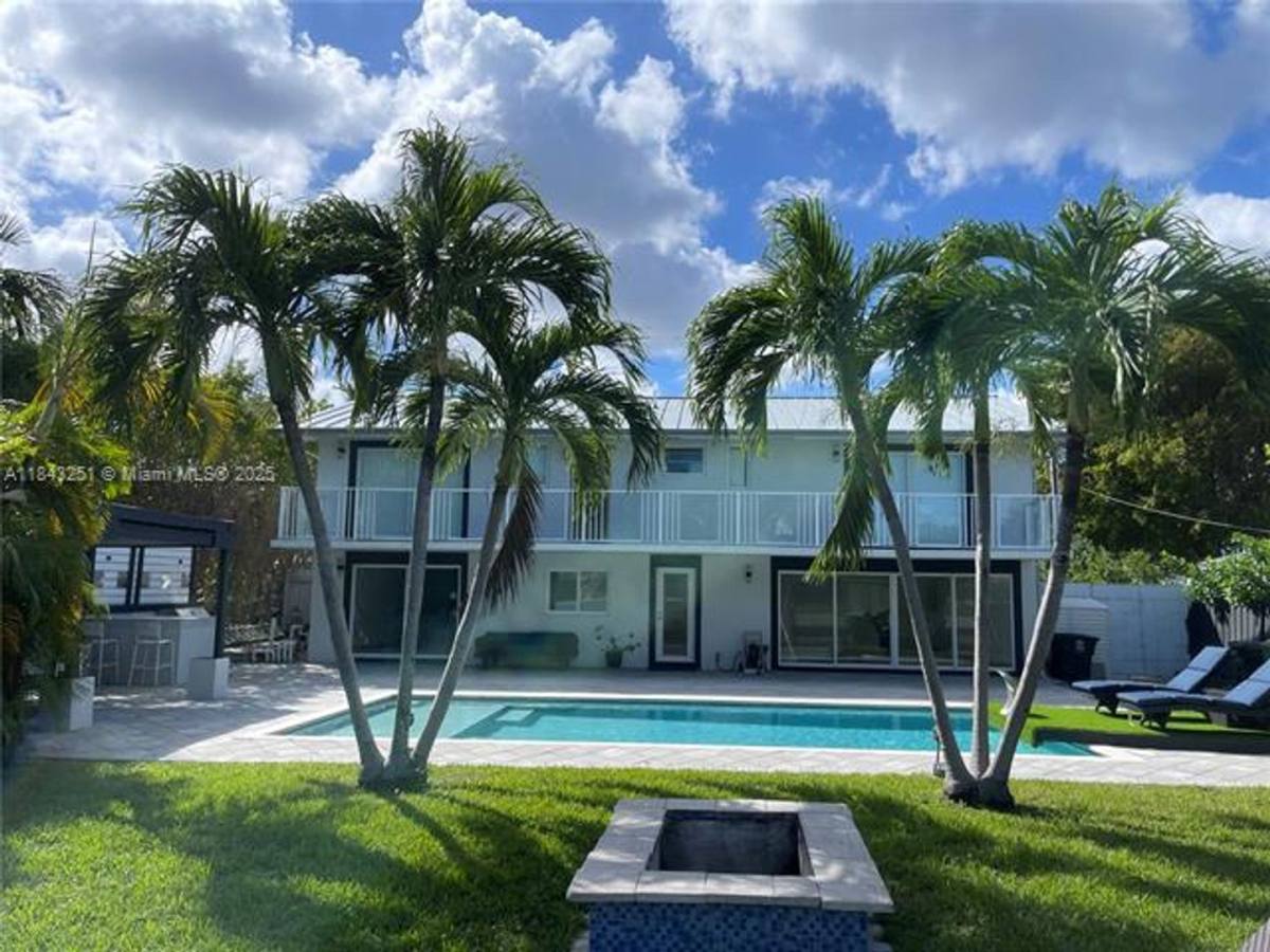 House for rent at 2067 NE 121st Rd, Miami, FL 33181