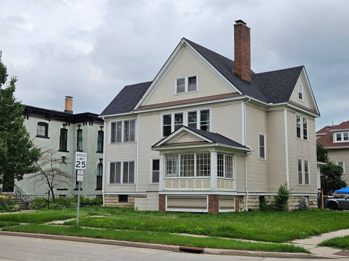 Apartment for rent at 42 N Park Ave, Fond Du Lac, WI 54935