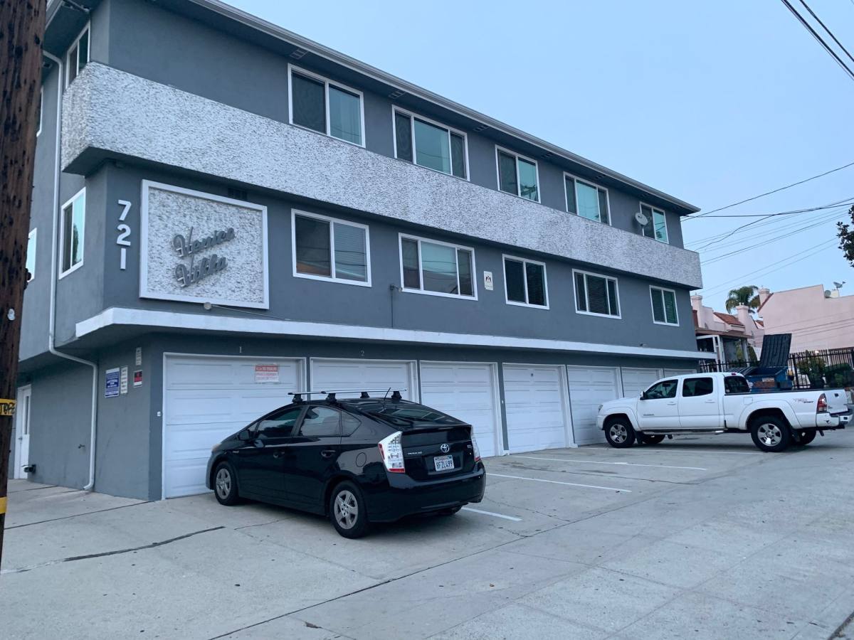Apartment for rent at 721 Venice Way, Inglewood, CA 90302