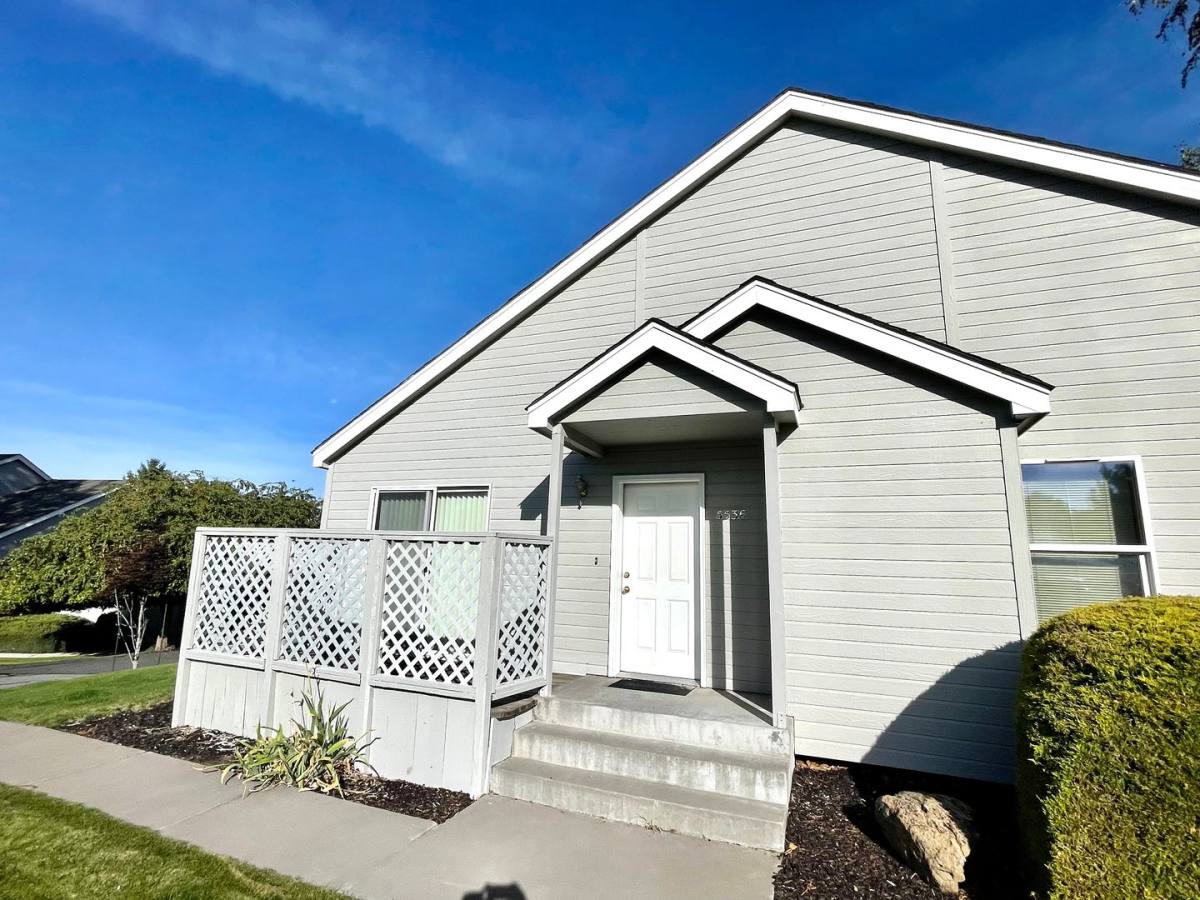 Apartment for rent at 5530-5532-5534-5536 N Hills Dr, Klamath Falls, OR 97603