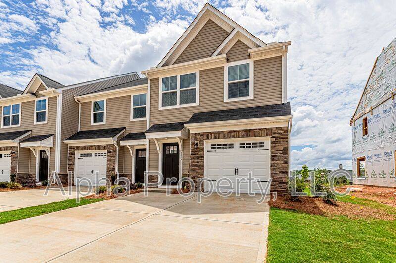 Townhouse for rent at 100 Roseridge Dr, Simpsonville, SC 29681
