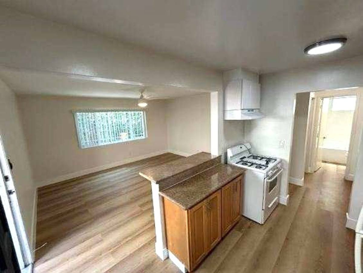 Apartment for rent at 45 Westminster Ave, Venice, CA 90291