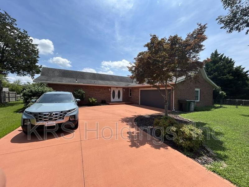 21 Eagle Point Rd, Hampton, VA 23669