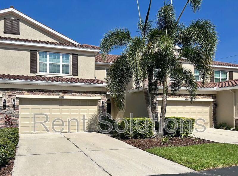 Townhouse for rent at 5229 5th Way N, Saint Petersburg, FL 33703