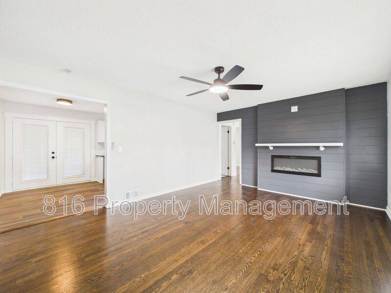 House for rent at 1526 E Sea Ave, Independence, MO 64050