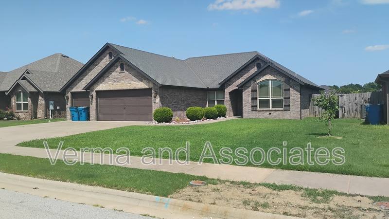 House for rent at 1911 SW Cypress St, Bentonville, AR 72712