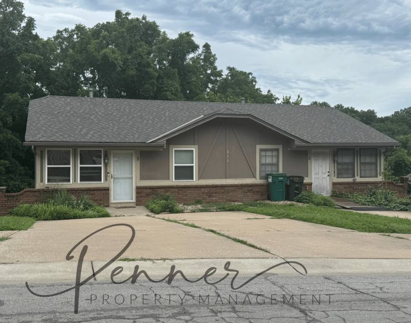 House for rent at 811 NE Barnes Dr #B, Lees Summit, MO 64086