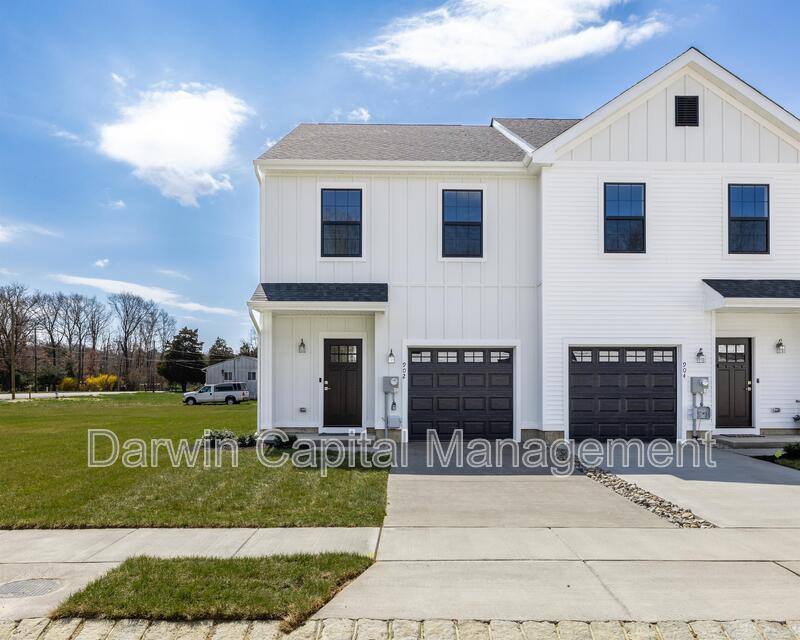 Townhouse for rent at 916 Woodview Court, Williamstown, NJ 08094