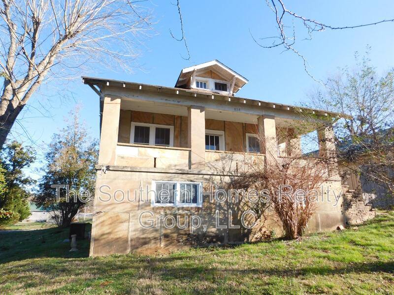 House for rent at 816 9th St, Etowah, TN 37331