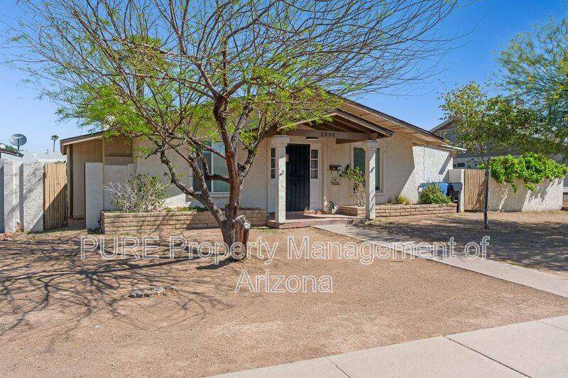 House for rent at 2306 W Laurel Lane, Phoenix, AZ 85029