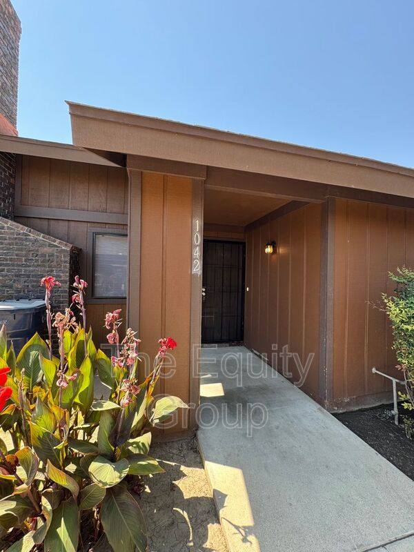 Apartment for rent at 1042 N Jefferson St, Tulare, CA 93274