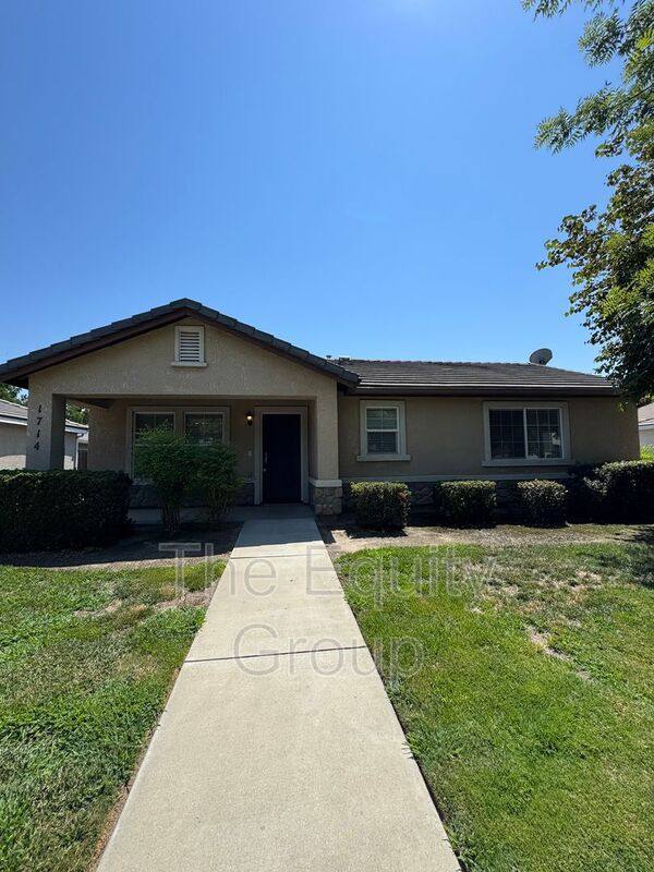 Apartment for rent at 1714 Paseo Del Lago, Tulare, CA 93274