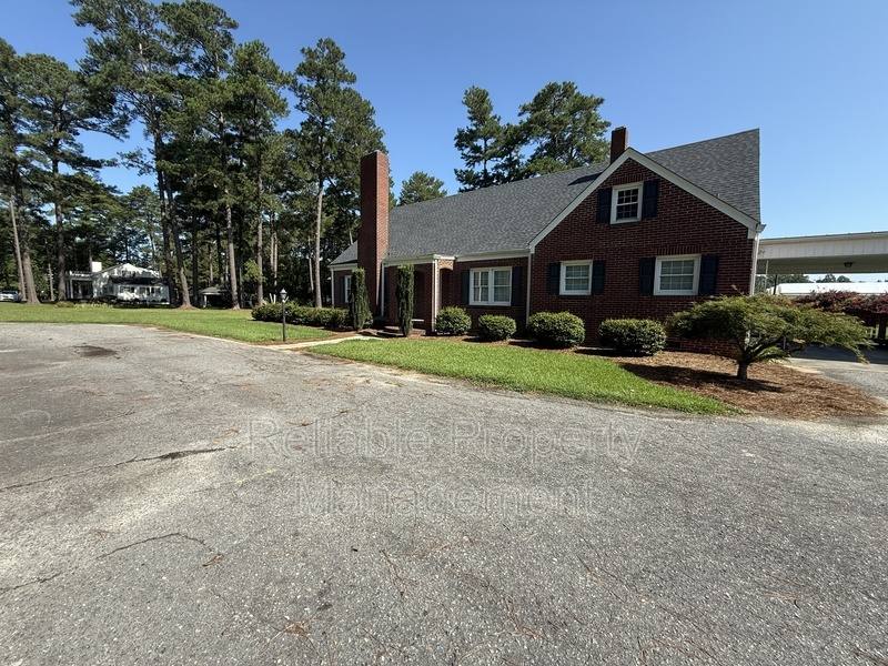 House for rent at 1263 US-70 Alt, Selma, NC 27576