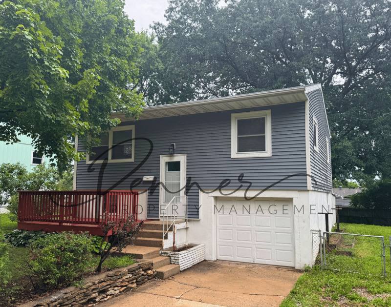 House for rent at 1421 N Osage Trail, Independence, MO 64058