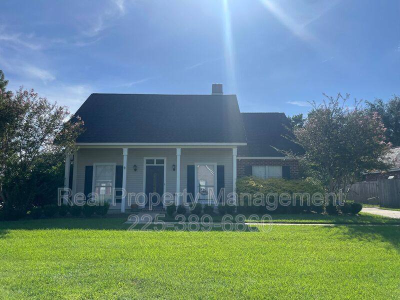 House for rent at 25889 Regency Ave, Denham Springs, LA 70726