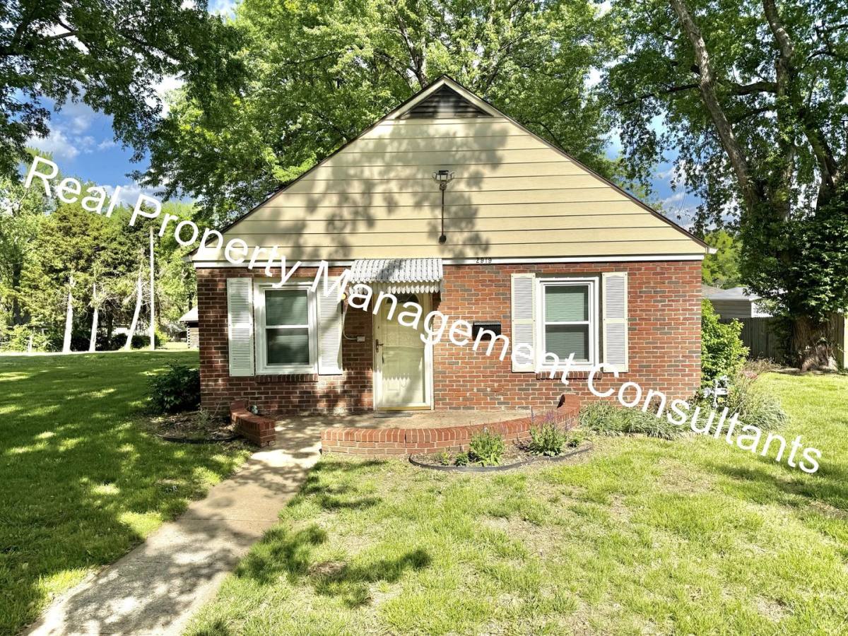 House for rent at 2919 S Claremont Ave, Independence, MO 64052