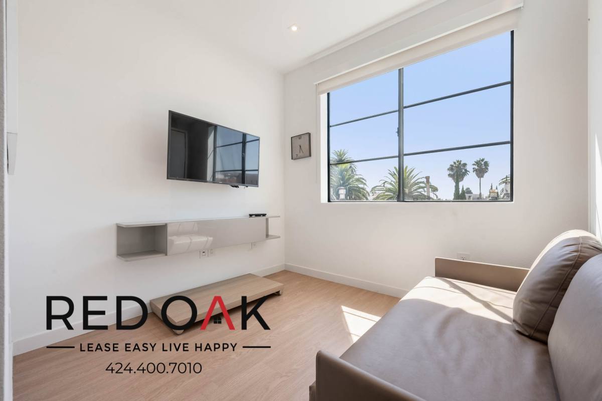 Condo for rent at 11649 Mayfield Ave #5B, Los Angeles, CA 90049