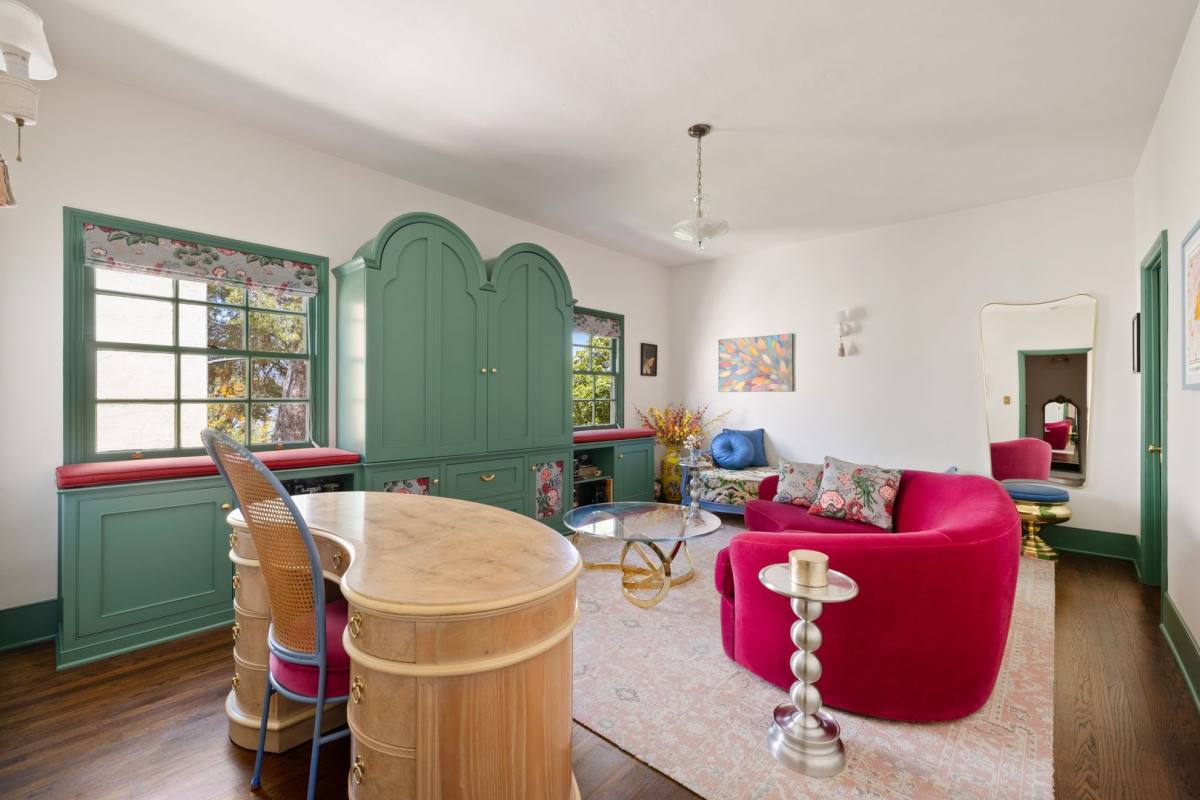 Townhouse for rent at 10966 Strathmore Dr #8, Los Angeles, CA 90024