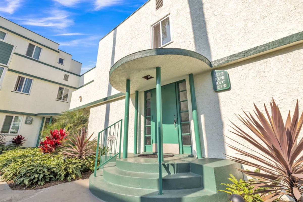 Apartment for rent at 101-107 Cherry Ave, Long Beach, CA 90802