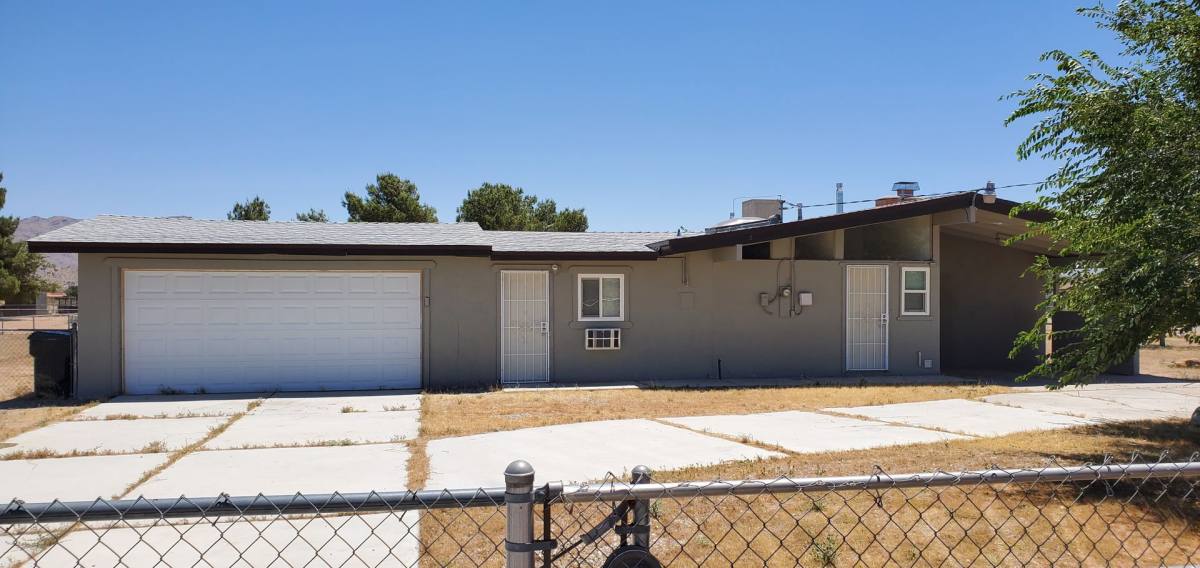 House for rent at 22616 Sitting Bull Rd, Apple Valley, CA 92308