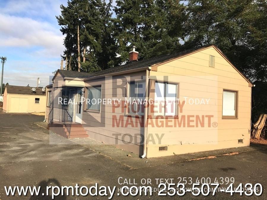 Apartment for rent at 8420 1 2 S Tacoma Way #5, Lakewood, WA 98499