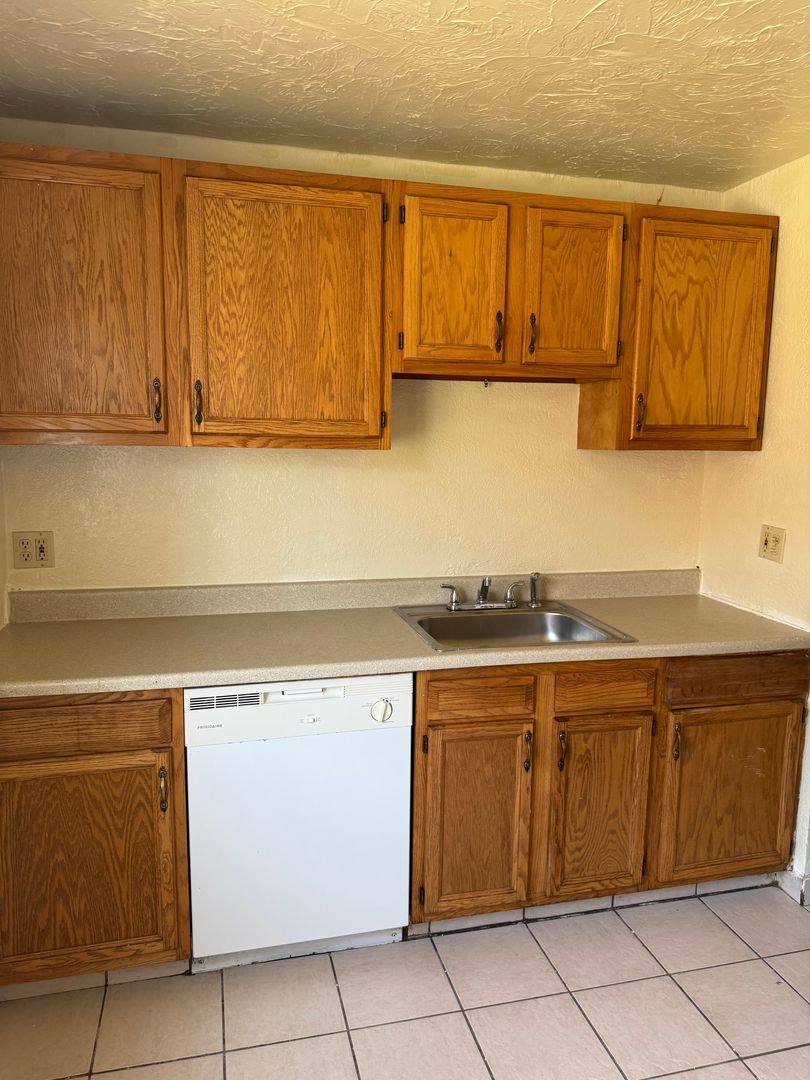 Townhouse for rent at 23921 Banbury Circle, Cleveland, OH 44128