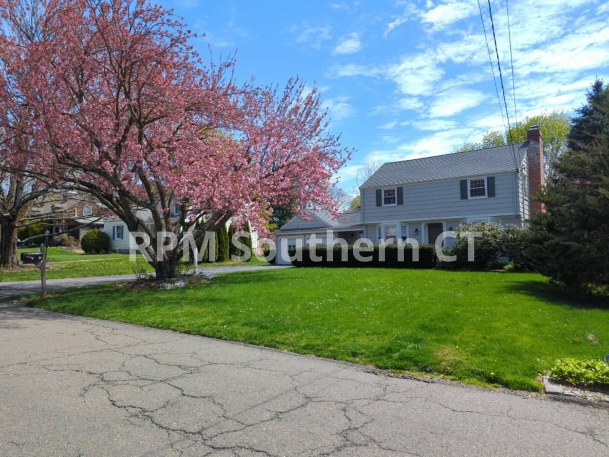 House for rent at 28 Deerfield Dr, Trumbull, CT 06611