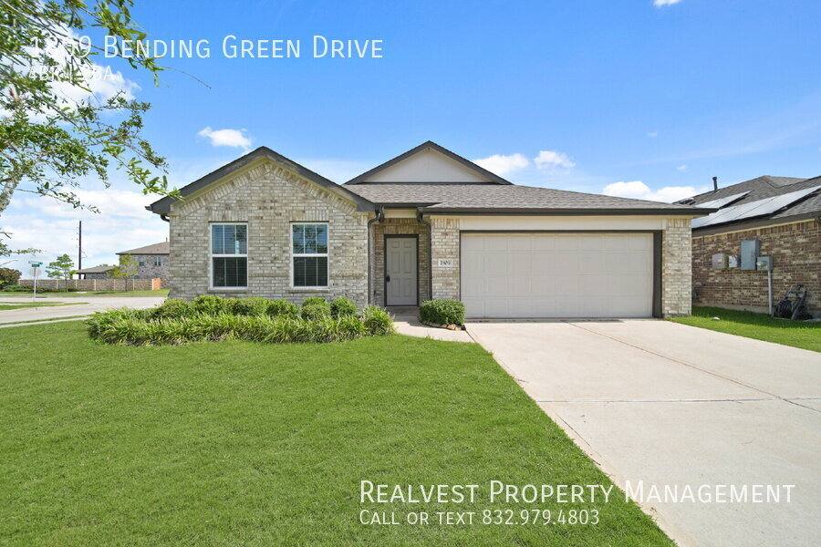 House for rent at 1809 Bending Green Dr, Rosharon, TX 77583