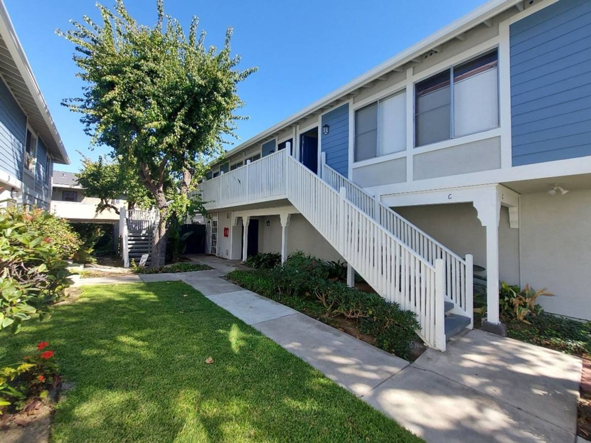 Apartment for rent at 332 Victoria St, Costa Mesa, CA 92627