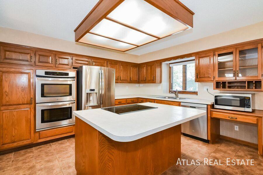 House for rent at 322 NE Lincoln St, Lees Summit, MO 64064