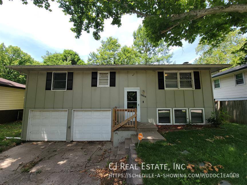House for rent at 1226 Holke Rd, Independence, MO 64057