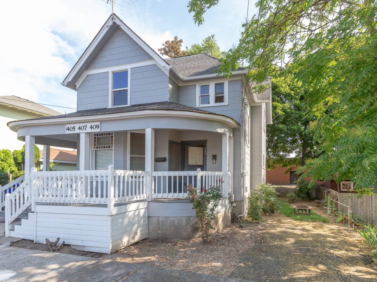 Apartment for rent at 405-409 2nd St, Oregon City, OR 97045