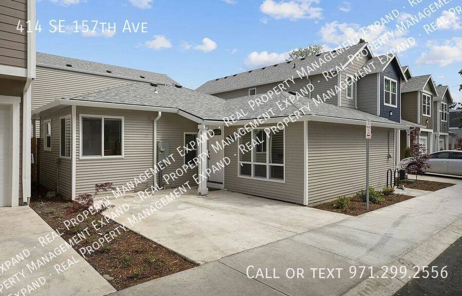Townhouse for rent at 414 SE 157th Ave, Portland, OR 97233