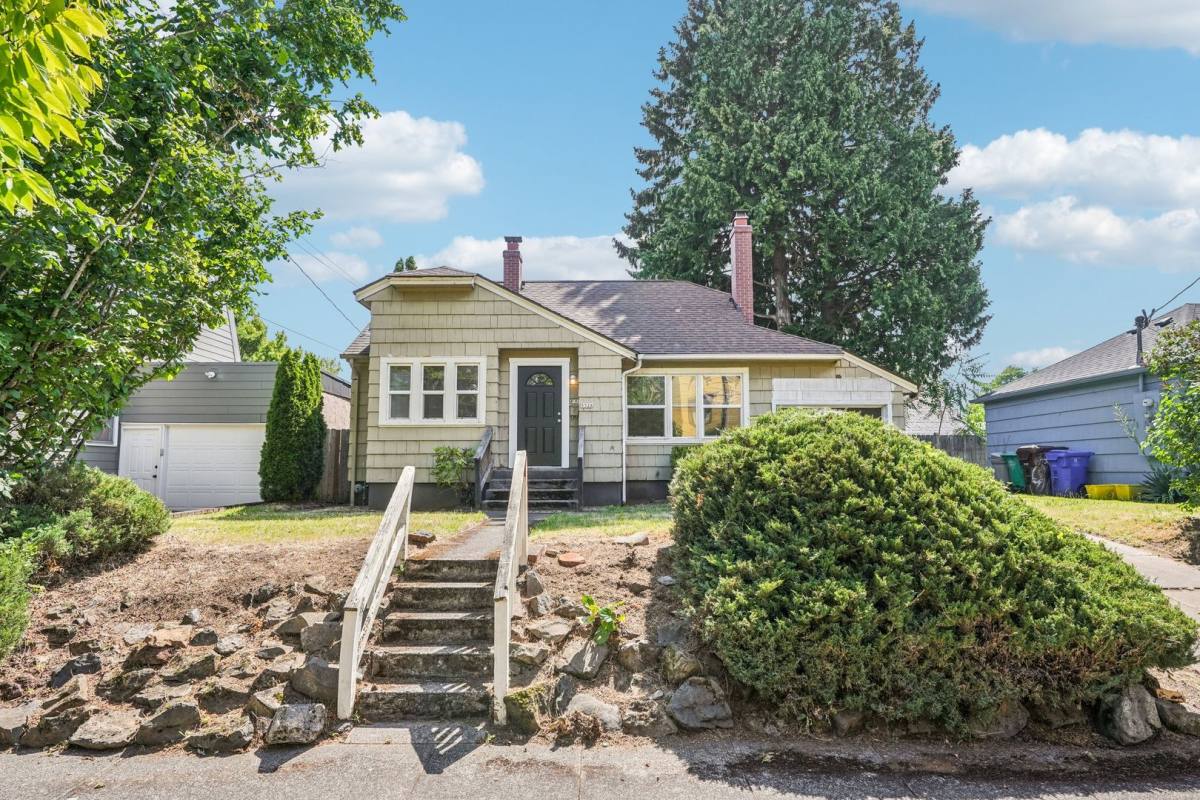 House for rent at 5526 N Delaware Ave, Portland, OR 97217