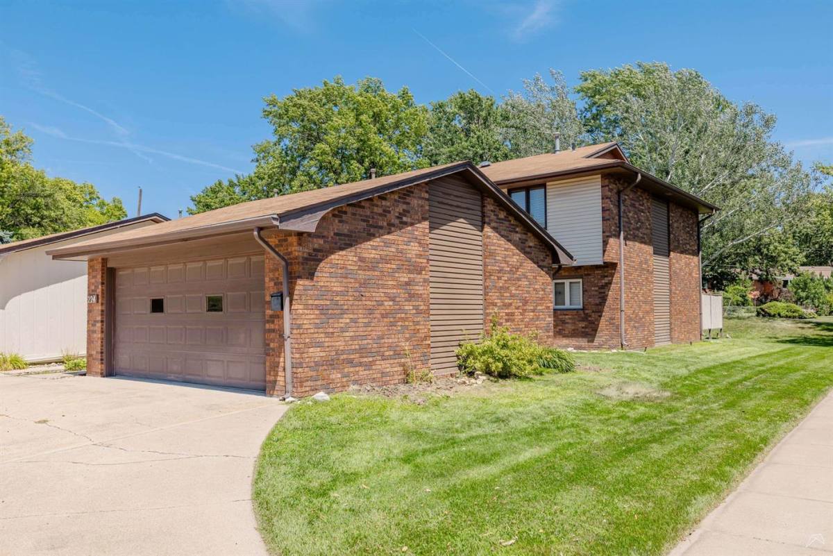 Townhouse for rent at 224 N 75 Court, Lincoln, NE 68505