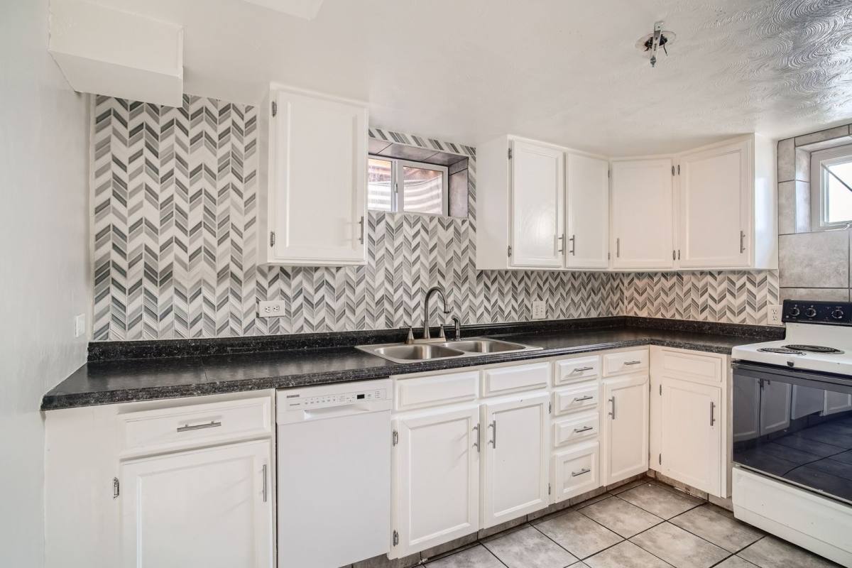 Apartment for rent at 4020 S Bannock St, Englewood, CO 80110