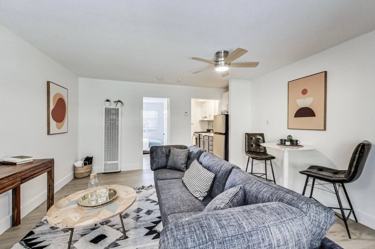 Apartment for rent at 1125 E 18th St #8, Oakland, CA 94606