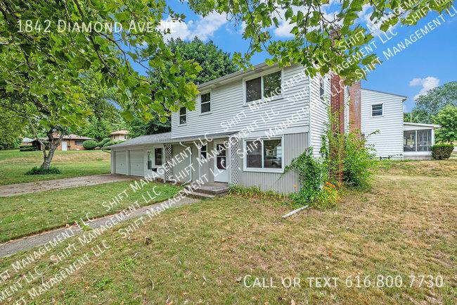 House for rent at 1842 Diamond Ave NE, Grand Rapids, MI 49505