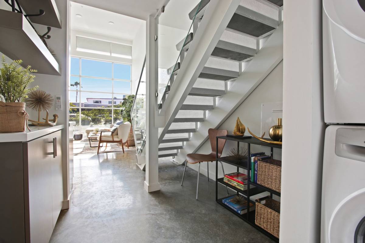 Apartment for rent at 3008 Santa Monica Blvd, Santa Monica, CA 90404