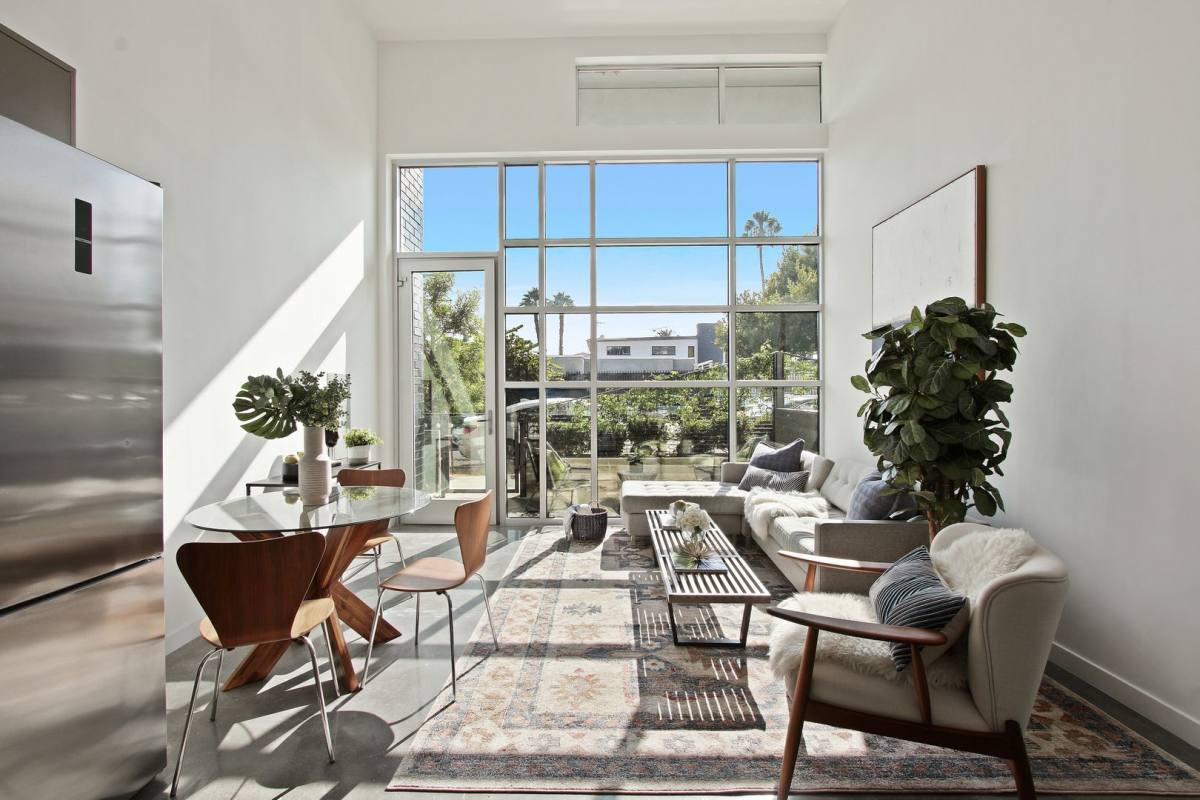 Apartment for rent at 3008 Santa Monica Blvd, Santa Monica, CA 90404