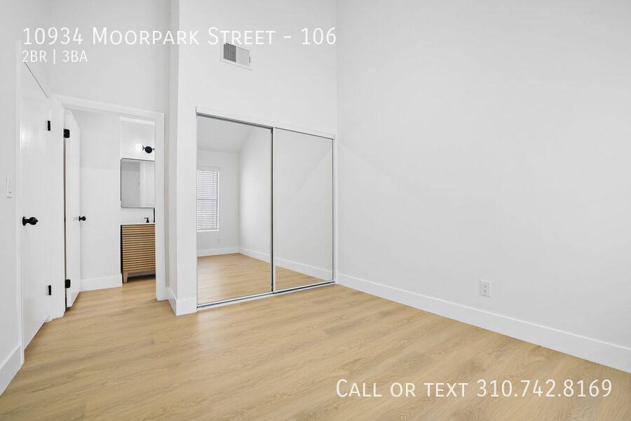 Townhouse for rent at 10934 Moorpark St #106, North Hollywood, CA 91602