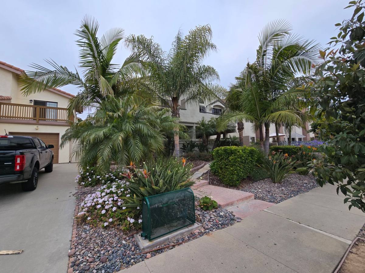 Townhouse for rent at 1860 Missouri St, San Diego, CA 92109