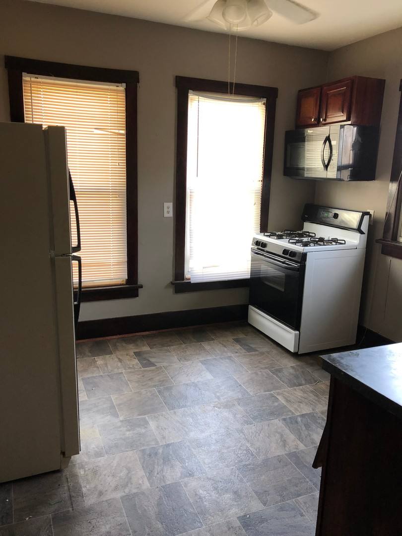 Apartment for rent at 2905-2907 7th Ave, Rock Island, IL 61201