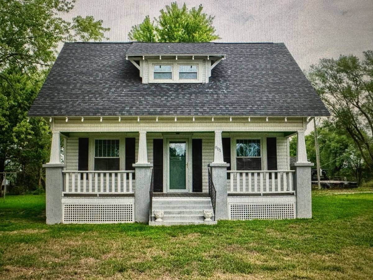 House for rent at 801 W Bluegrass Rd, Strafford, MO 65757