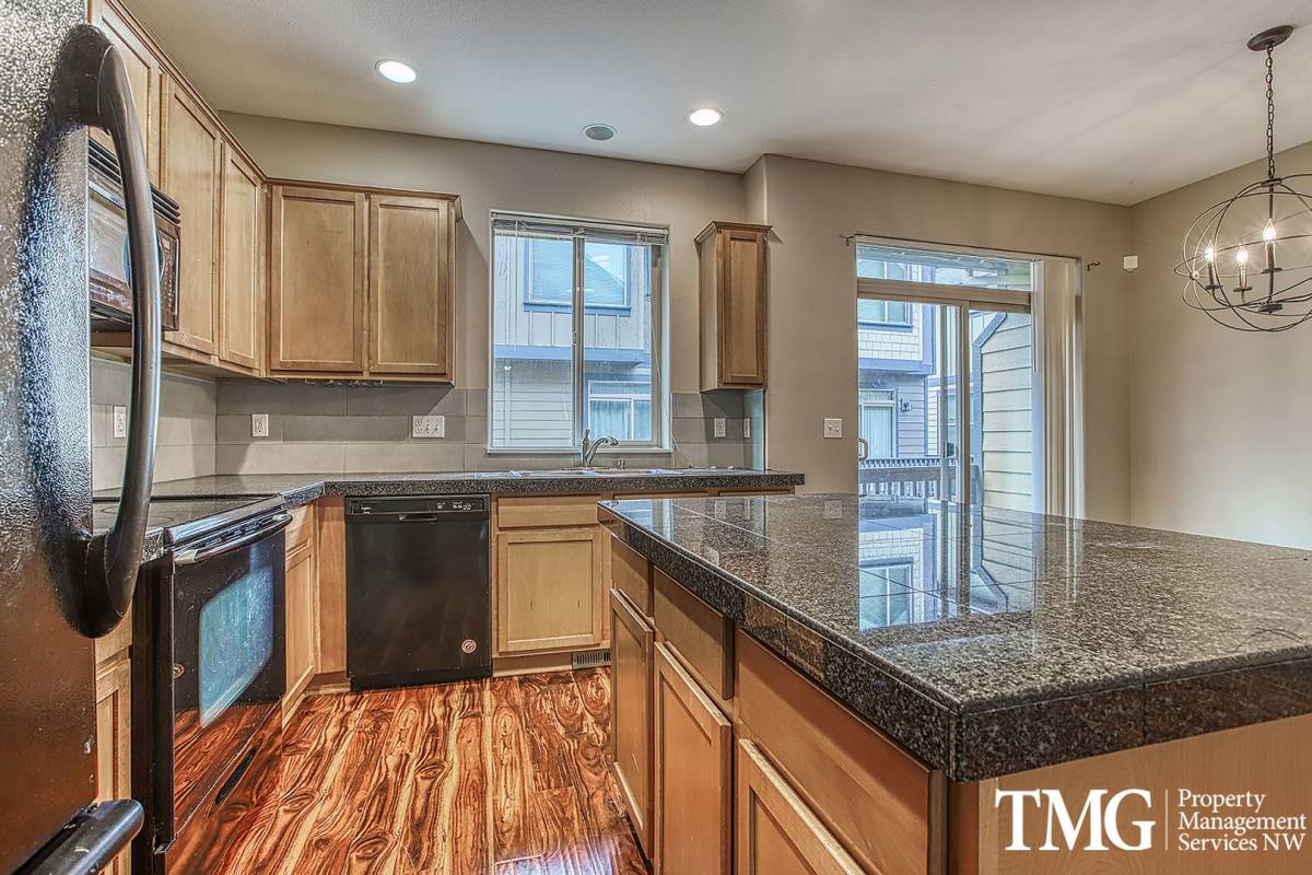 Townhouse for rent at 1414 NE Edgefield St, Hillsboro, OR 97124