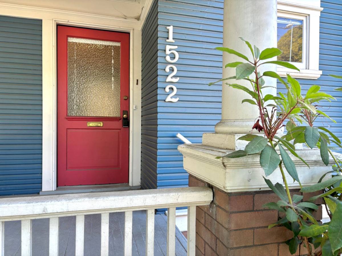 Apartment for rent at 1522-1524 SE Belmont St, Portland, OR 97214
