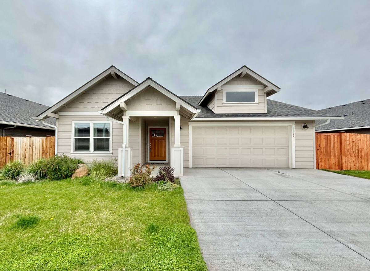 House for rent at 1785 NE 4th St, Redmond, OR 97756