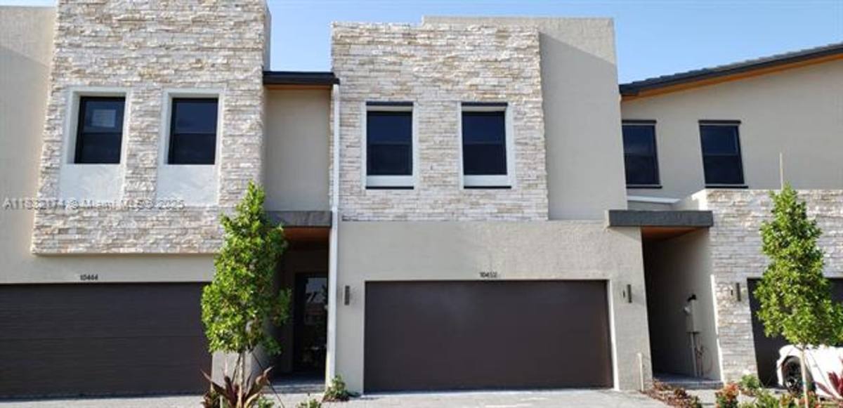 Townhouse for rent at 10452 NW 80th Terrace, Miami, FL 33178