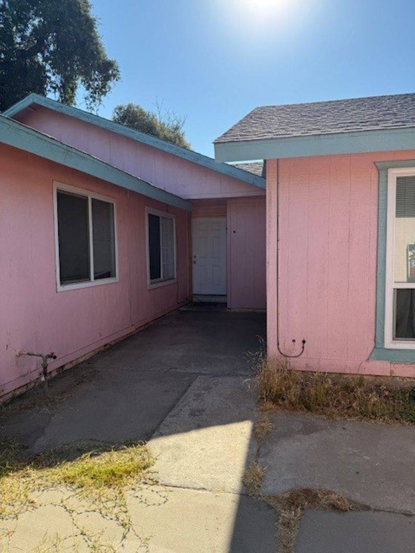 Apartment for rent at 1204 N Divisadero St, Visalia, CA 93291