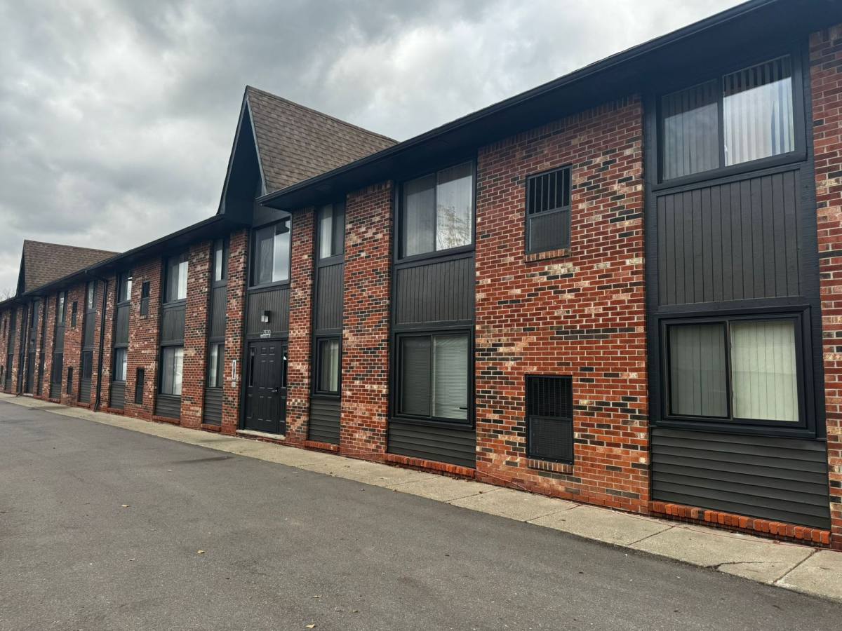 Apartment for rent at 23210 Middlebelt Rd, Farmington, MI 48336